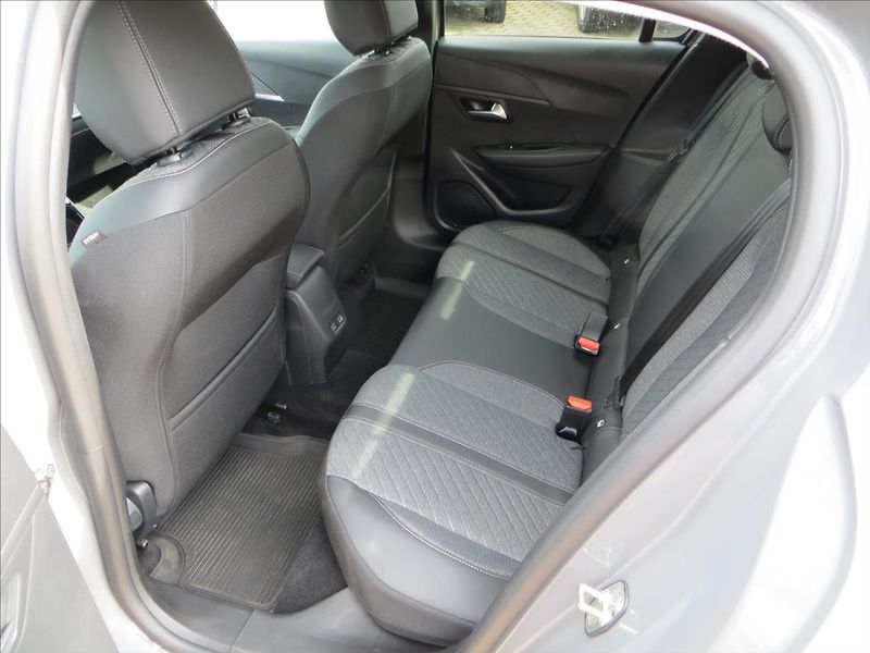 Peugeot 208 1,2 74kW e-DCS6 ALLURE ČR - fotka 22 z 24