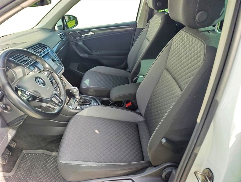 Volkswagen Tiguan 2,0 TDi R-Line DSG 4x4 Navi ČR - fotka 14 z 33
