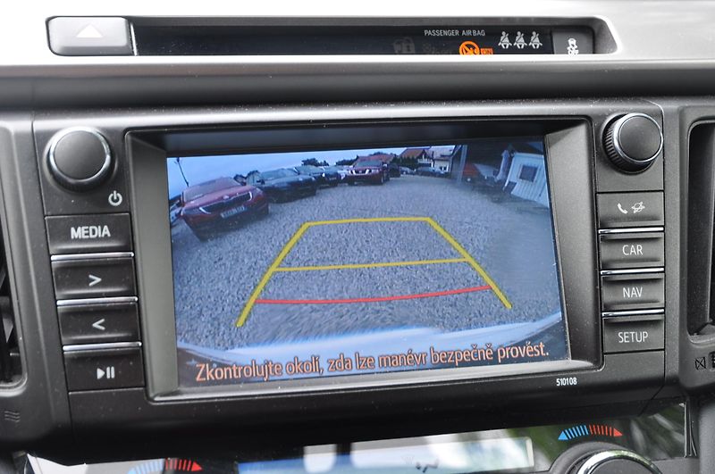 Toyota RAV4 2.5 Hybrid - fotka 13 z 22
