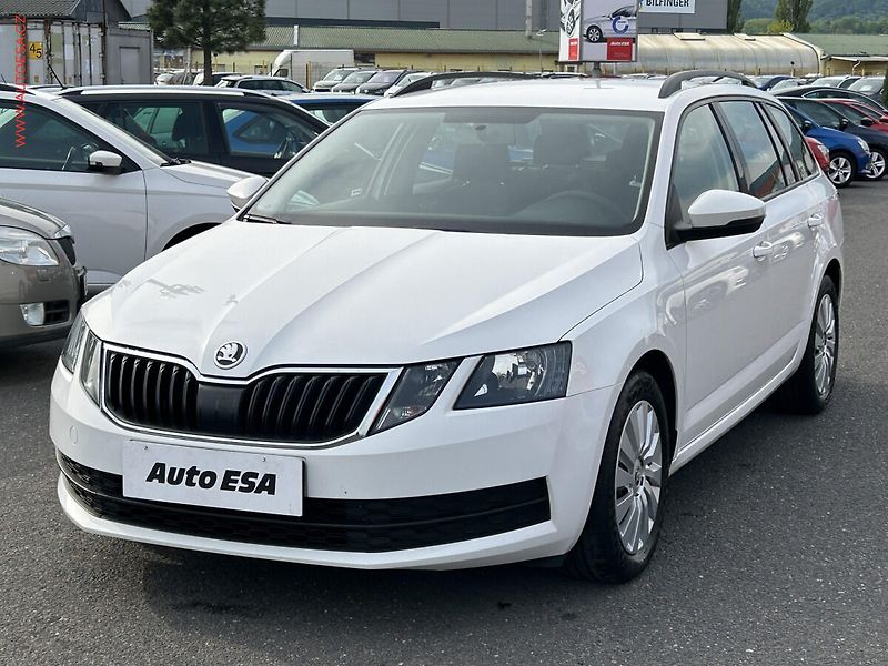Škoda Octavia (2017) 1.6 TDi, ČR, Ambition, AC - fotka 3 z 16
