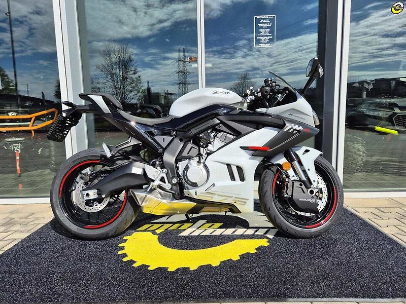 CFMOTO (2026) 675 SR-R - SKLADEM - fotka 24 z 43