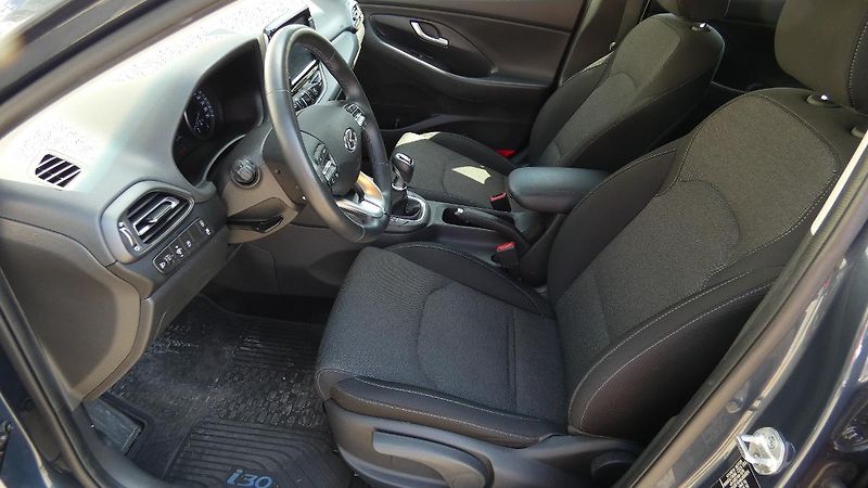 Hyundai i30 1.0 T-GDI Start Plus kombi - fotka 19 z 23