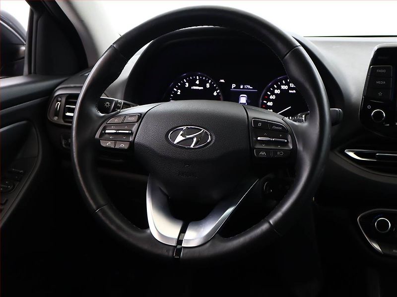 Hyundai i30 (2023) Smart 1.0 T-GDI - fotka 14 z 16