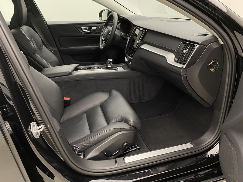 Volvo S60 B5 AWD DARK ULTIMATE AUT CZ - fotka 23 z 50