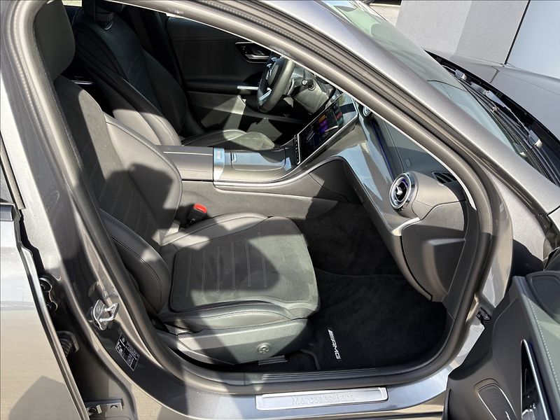 Mercedes-Benz Třídy C 2,0 220d 147 KW AMG 4 MATIC CZ - fotka 22 z 32