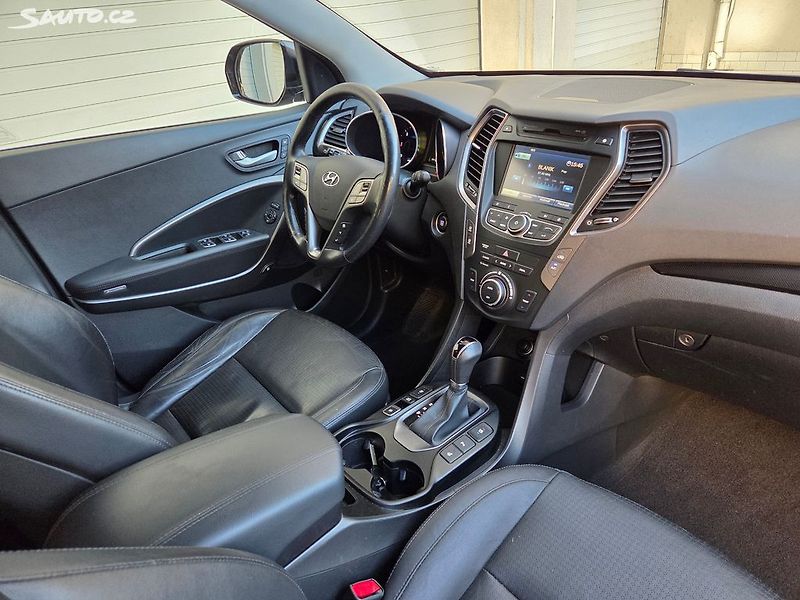 Hyundai Santa Fe (2014) 2.2 CRDI Aut 4x4 Max Výbava - fotka 15 z 33