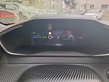 Peugeot 2008 (2026) e-ALLURE 115 kW / 156 k (Bater - náhled 15
