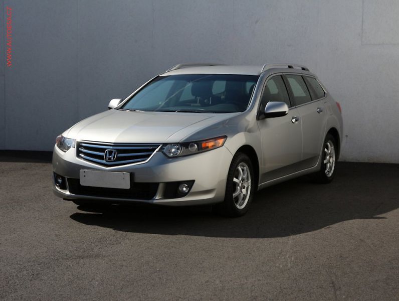 Honda Accord (2010) 2.0 i-Vtec - fotka 3 z 3