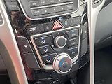 Hyundai i30 1.6i, ČR, manual, 2x kola - náhled 12