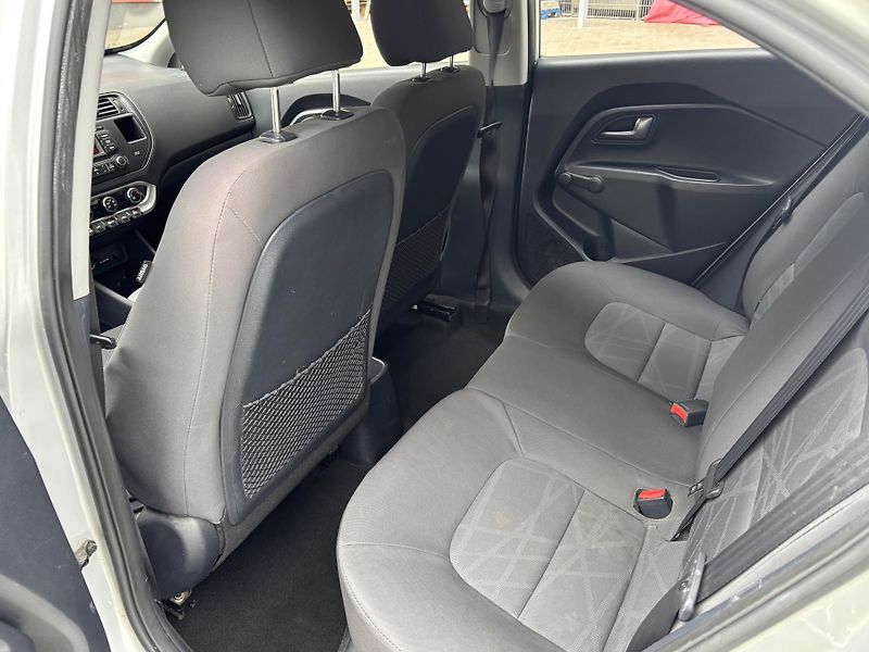 Kia Rio (2015) 1.2i 63kw  - fotka 12 z 18