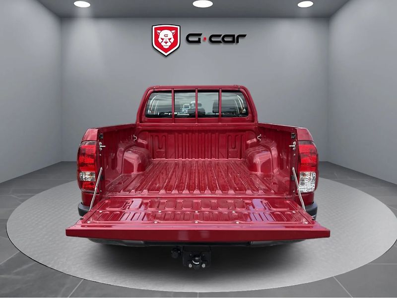 Toyota Hilux 2.4 D-4D Double Cab 4x4 Live - fotka 3 z 4
