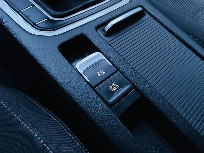 Volkswagen Passat 2.0TDI MANUÁL VÝHŘEV KAMERA - fotka 36 z 47