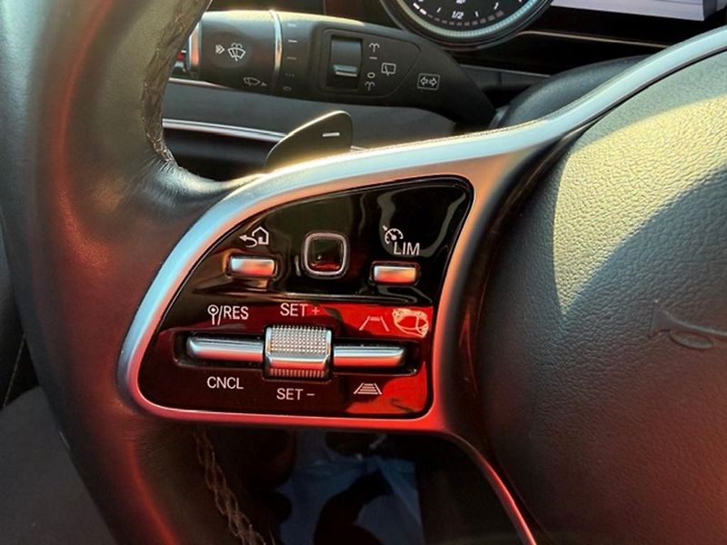 Mercedes-Benz Třídy E E 220D 4MATIC, AMG PAKET - fotka 18 z 35