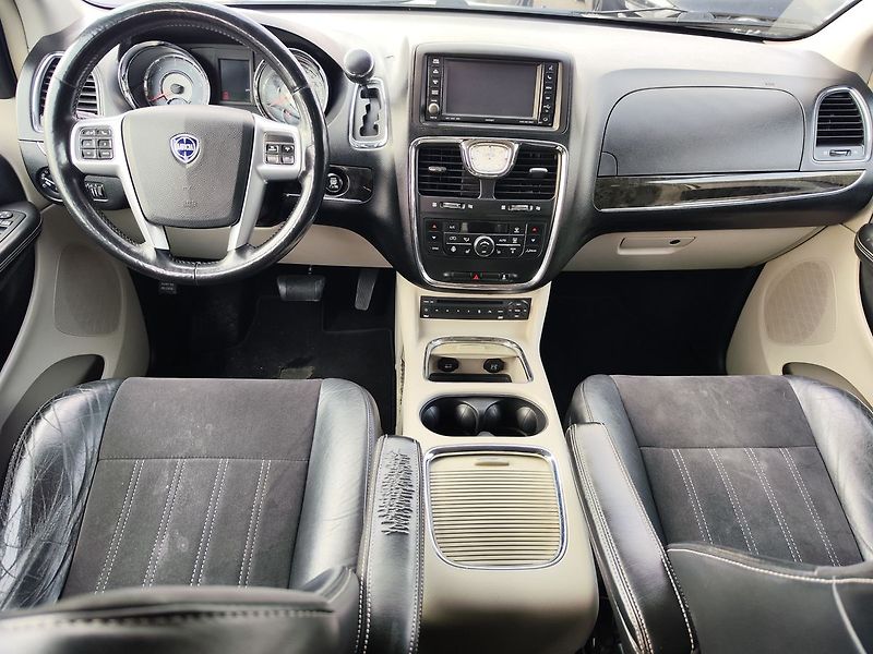 Lancia Voyager 2.8 CRD/120kW 7.Míst ČR - fotka 19 z 36