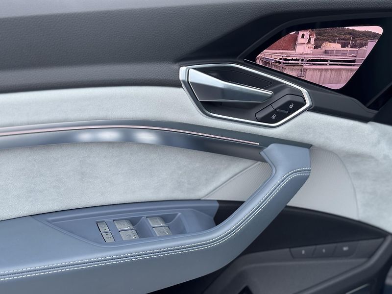 Audi e-tron Sportback 55 quattro S line - fotka 10 z 34
