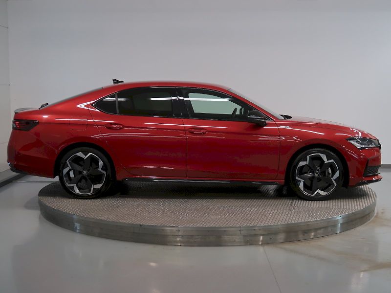 Škoda Superb (2025) SPORTLINE 2.0TSI 195KW 4x4 DSG - fotka 8 z 50