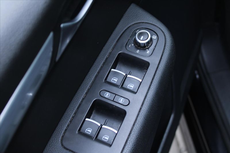 Volkswagen Sharan 2.0TDI 4MOTION HIGHLINE 7-MÍST - fotka 15 z 31