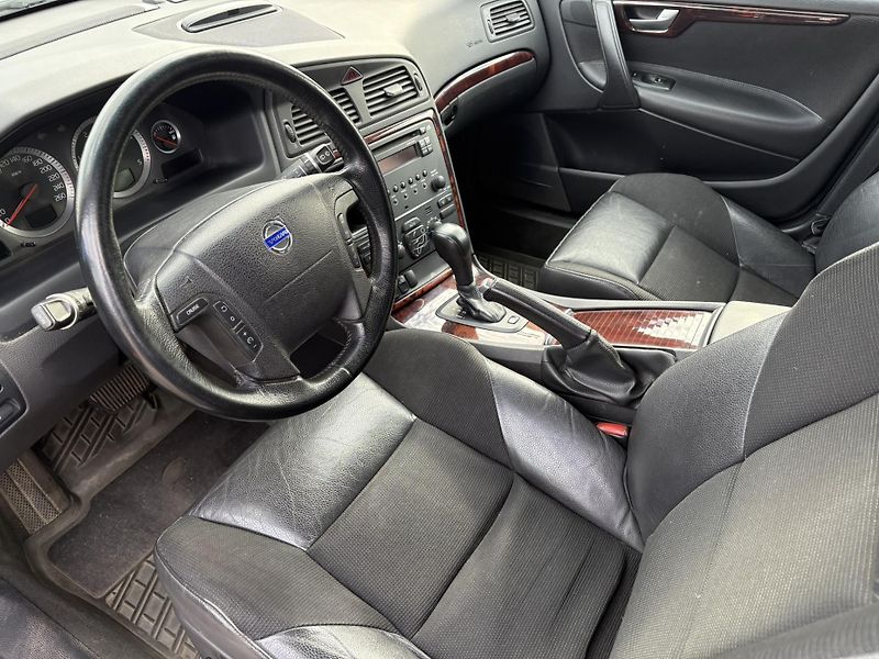Volvo V70 2.4 D5 136kW AT - fotka 10 z 18