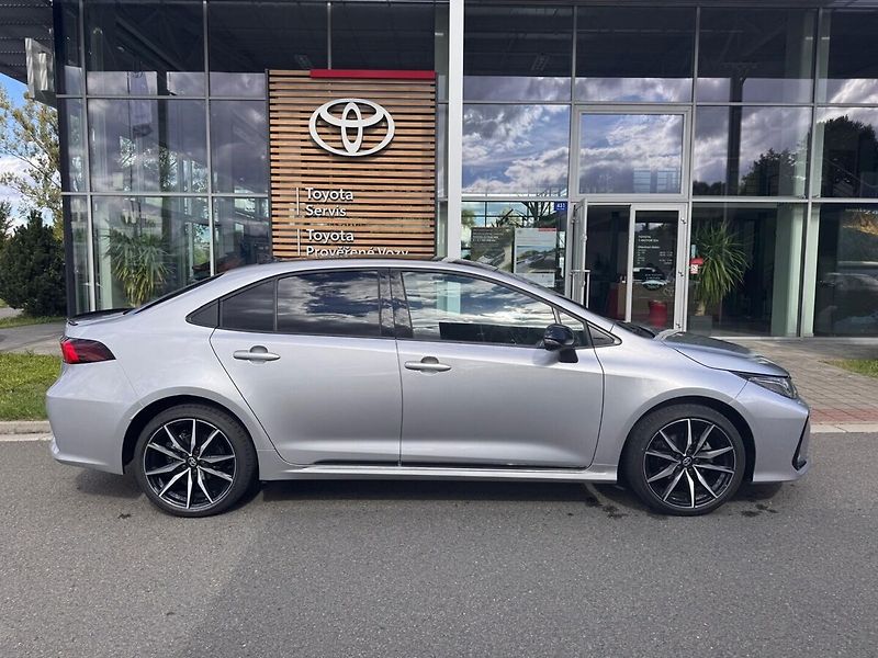 Toyota Corolla 1.8 GR Sport - fotka 2 z 12