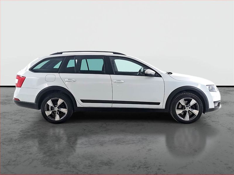Škoda Octavia (2015) Scout 2.0 TDI, 4X4, Automat - fotka 6 z 23