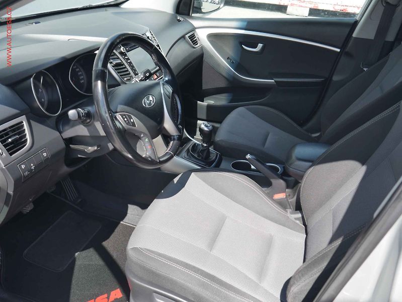 Hyundai i30 (2013) 1.6 CRDi, Klima, temp - fotka 9 z 14