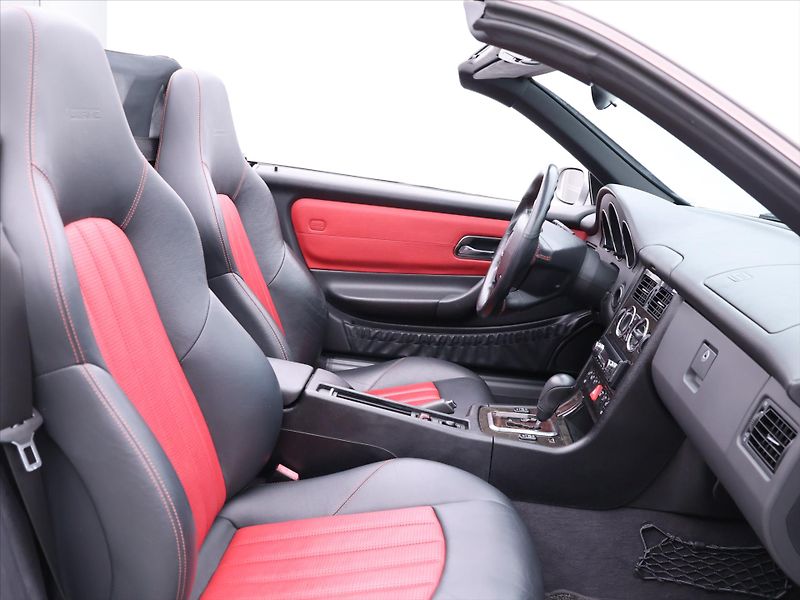Mercedes-Benz SLK 3,2 32AMG 260kW AT 66tkm DPH - fotka 22 z 34