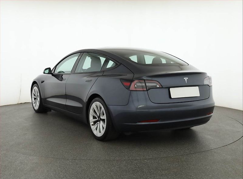 Tesla Model 3 (2021) Std Range Plus 52kWh, SoH 85% - fotka 4 z 21