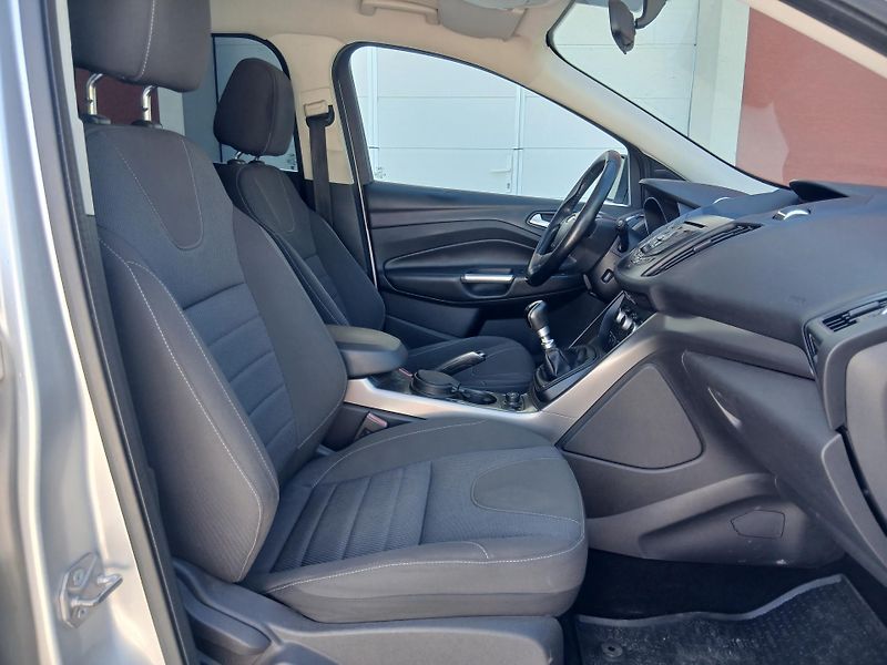 Ford Kuga 1.6i - fotka 14 z 36