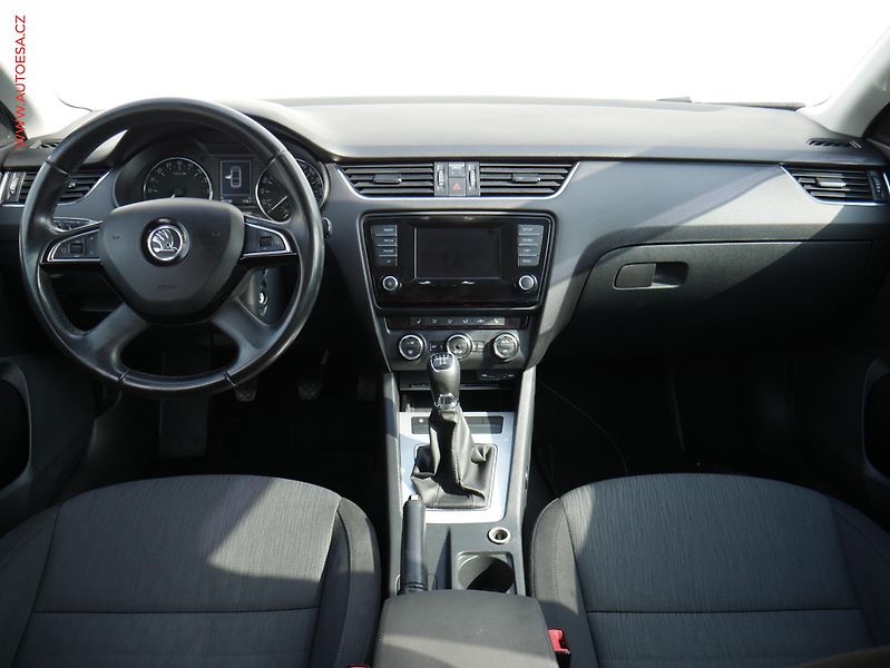Škoda Octavia (2015) 1.6 TDi, ČR, Elegance - fotka 8 z 16