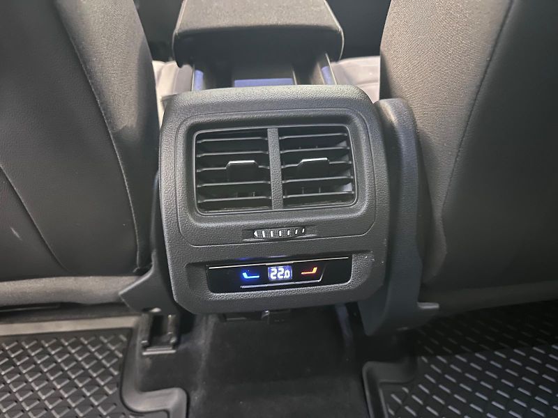 Volkswagen Touran 2.0 TDI 110kW DSG Highline - fotka 15 z 16