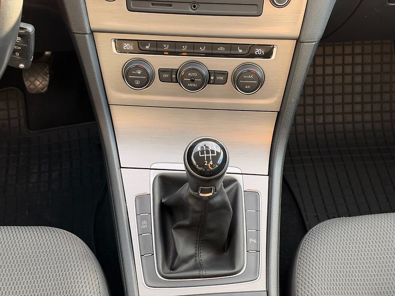 Volkswagen Golf (2015) Rabbit 1.2 TSI 63kW EA211 - fotka 20 z 33