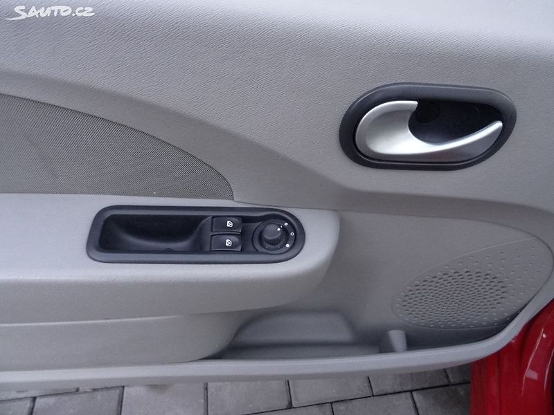 Renault Twingo 1.2 56kW - fotka 10 z 23