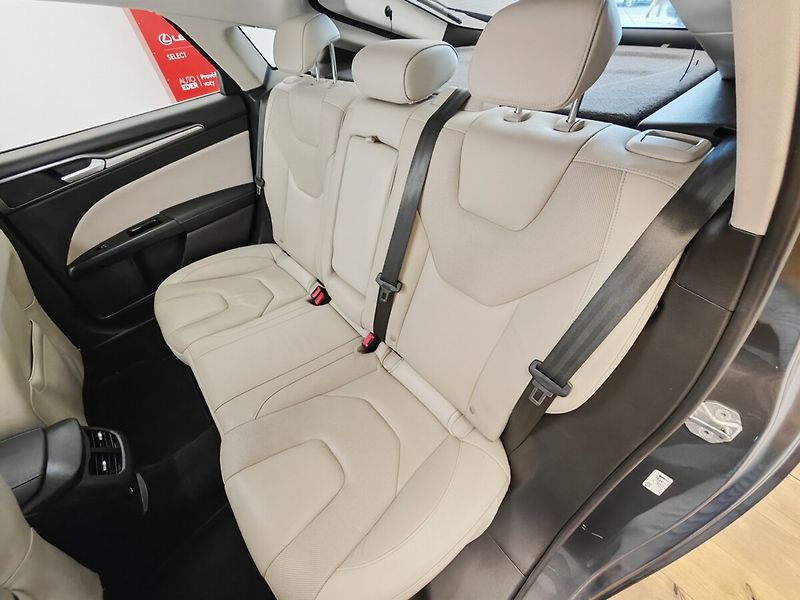 Ford Mondeo Titanium 2.0 EcoBoost 179kW au - fotka 17 z 42