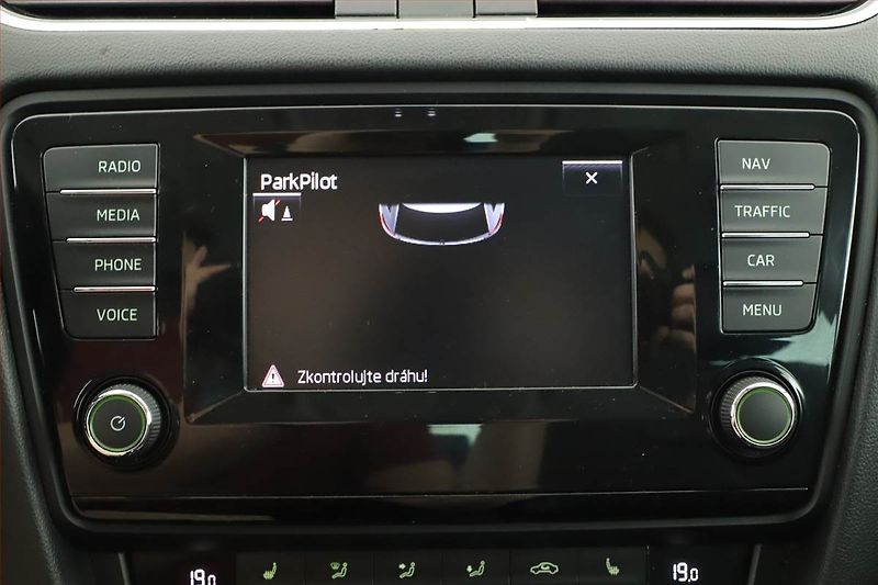 Škoda Octavia (2013) 2.0 TDI 4x4, 4X4, Navi - fotka 15 z 20