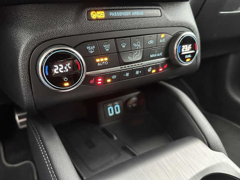 Ford Focus (2021) ST*Automat*206kW*1.Maj.B&O - fotka 17 z 42