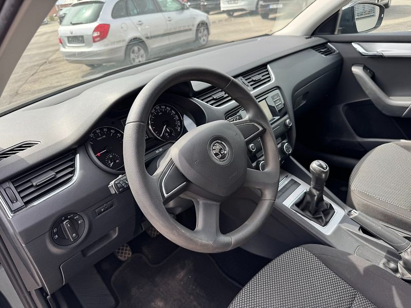 Škoda Octavia (2015) Ambition 1.6 TDI - fotka 11 z 30