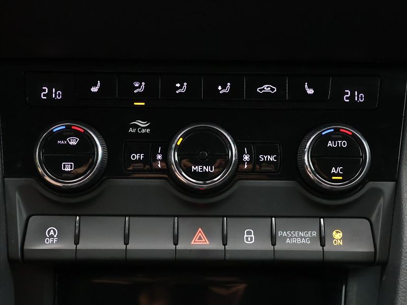 Škoda Karoq 2,0 TDI 110kW 4x4 CZ LED 2.Maj - fotka 23 z 33