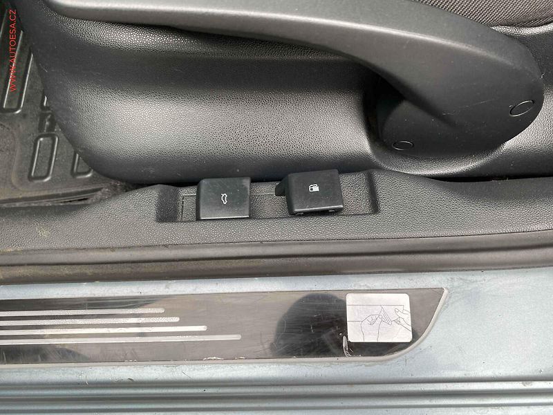 Škoda Fabia (2003) 1.2 12V, ČR, Klima, TZ - fotka 15 z 15