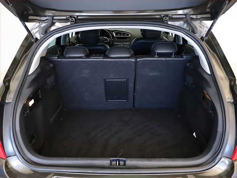 Citroën C4 (2013) Exclusive 1.6 HDi, Serv.kniha - fotka 11 z 15