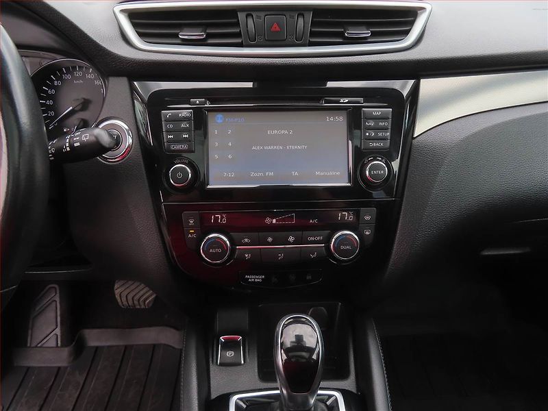 Nissan Qashqai (2017) N-Connecta 1.2 DIG-T, Automat - fotka 12 z 24
