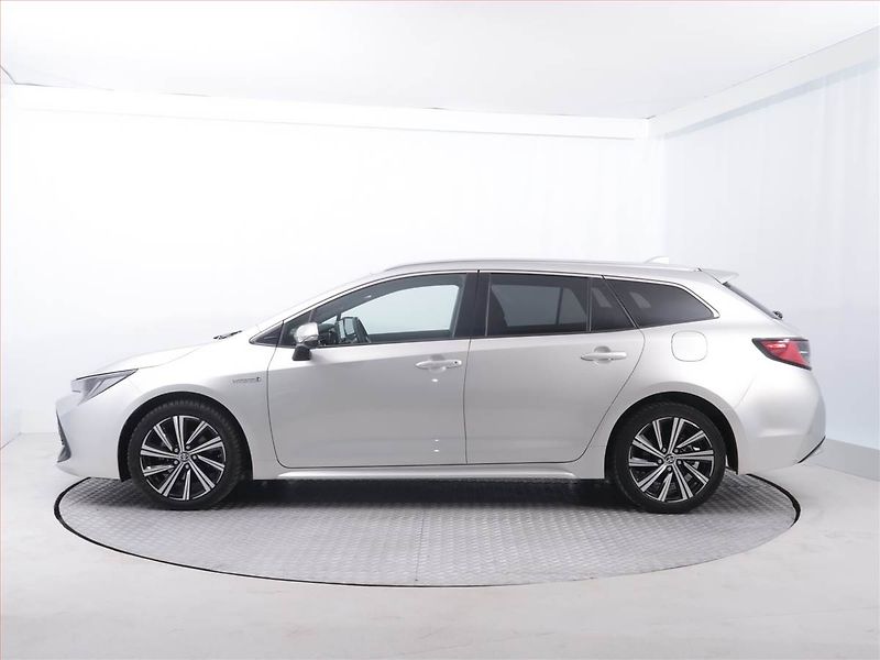 Toyota Corolla (2021) Style 1.8 Hybrid - fotka 3 z 22