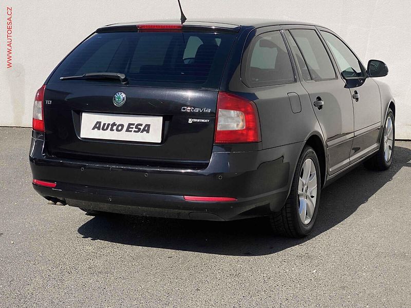 Škoda Octavia (2010) 1.9 TDi, DSG, park.čidla - fotka 4 z 18