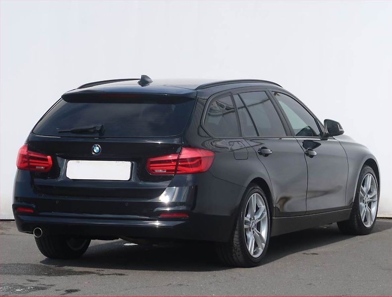 BMW Řada 3 (2018) 318 d, Automat, Serv.kniha - fotka 5 z 23