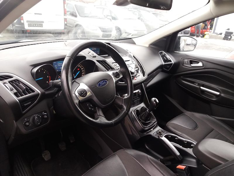 Ford Kuga 2.0TDCi,110kW,TAŽNY,SERV.KNÍŽK - fotka 9 z 18