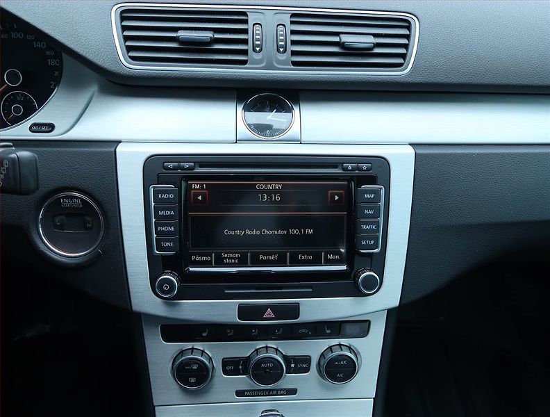 Volkswagen Passat (2013) Highline 2.0 TDI, Automat - fotka 12 z 17