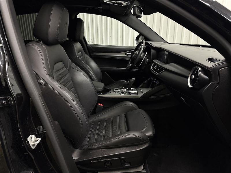 Alfa Romeo Stelvio VELOCE 206kW Q4 PANO TAŽNÉ R21 - fotka 40 z 43