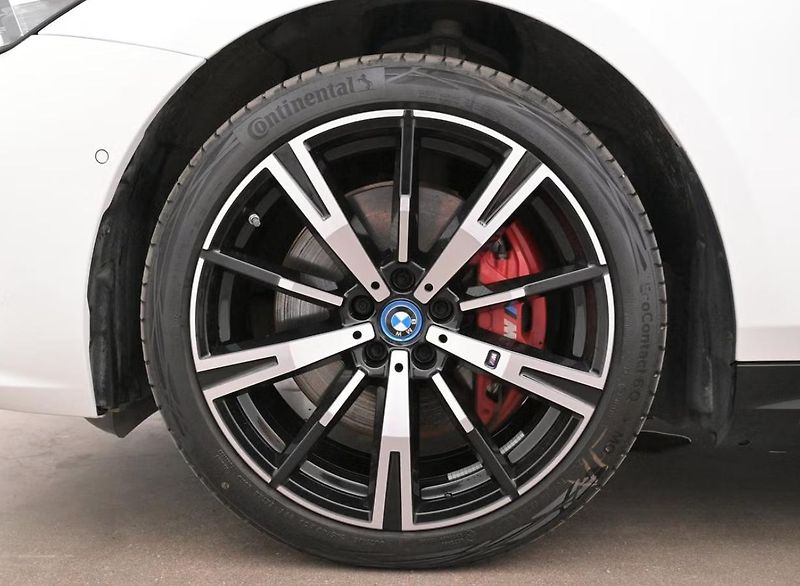 BMW i5 xDrive40 Touring M SoH 98% Kam - fotka 25 z 26