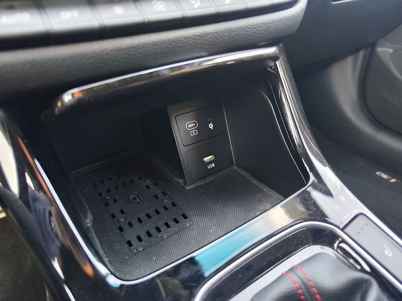 Hyundai i30 1.5 T-GDI/103kW N-Line DCT - fotka 22 z 35