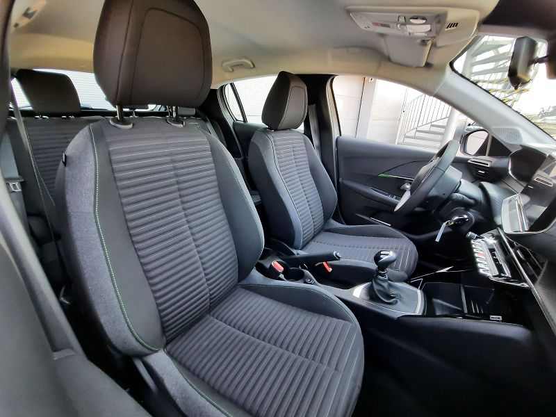 Peugeot 208 (2026) STYLE 1.2 TURBO 100k MAN6 - fotka 14 z 15