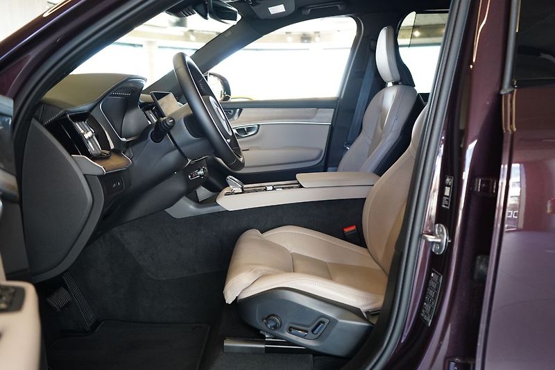 Volvo XC90 T8 PLUS Dark, Vzduch, 360° - fotka 16 z 49